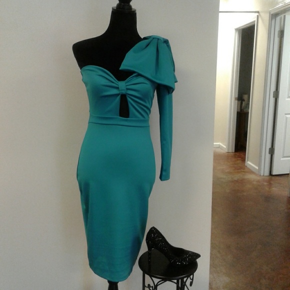 Dress - Picture 1 of 2